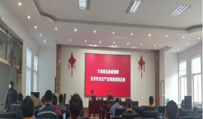 法治宣传进工地 送法送情暖民心