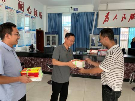 5月19日，开展送法进社区